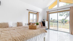Kamar Deluks | Wi-Fi gratis dan seprai linen