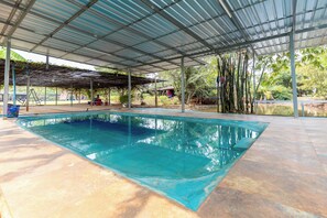 Indoor pool - Narucha Farmstay (Kanchanaburi)