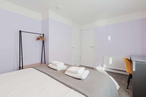 3 bedrooms, iron/ironing board, WiFi, bed sheets