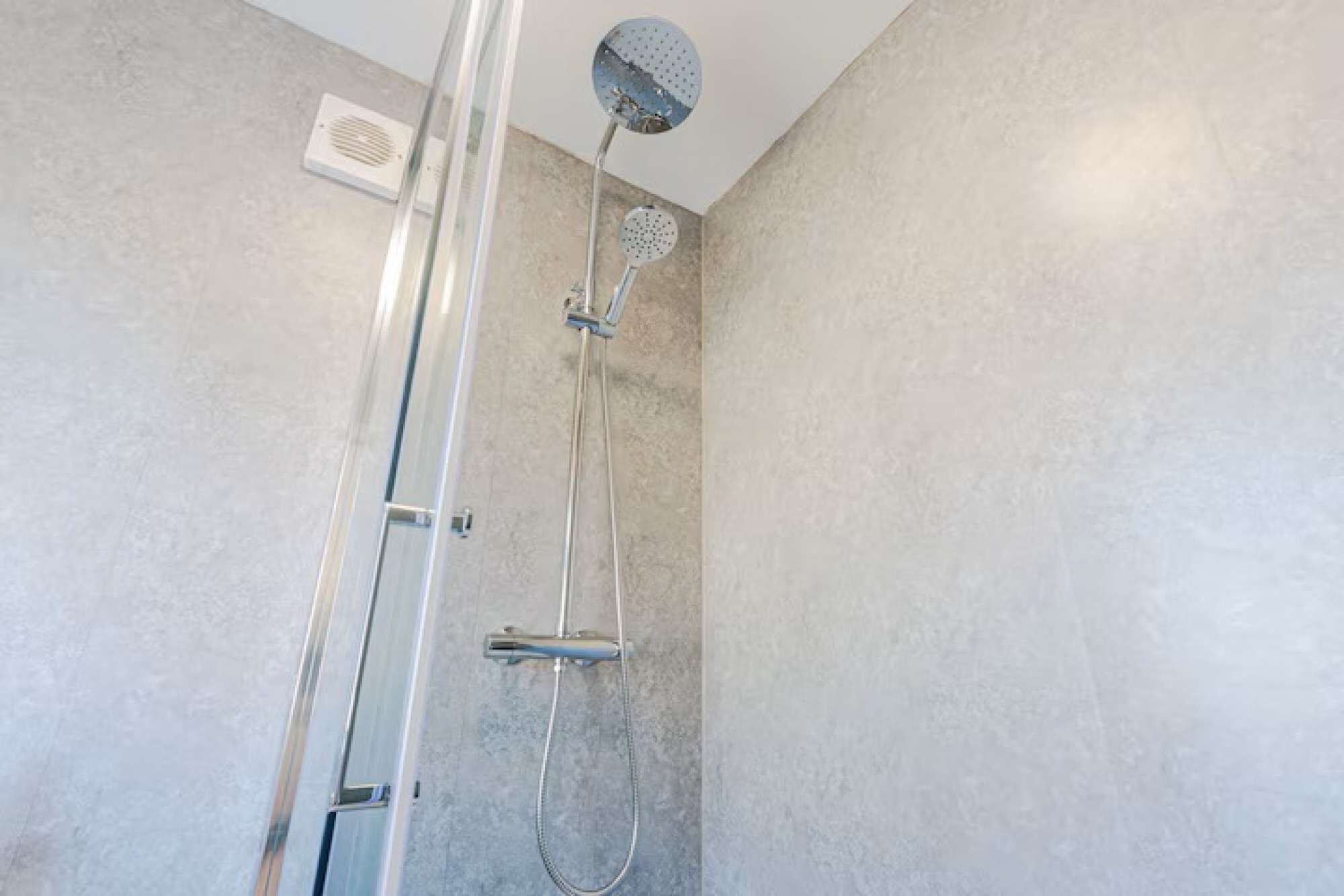 Shower, towels