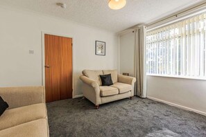 TV, fireplace - Comfy house in Thornaby, Stockton On Tees (Thornaby on Tees)