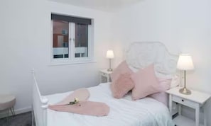 2 bedrooms, free WiFi - Gunwharf Quays Cozy Central Apartment (Portsmouth)