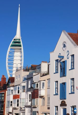 Exterior - Gunwharf Quays Cozy Central Apartment (Portsmouth)