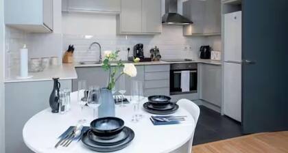 Gunwharf Quays Cozy Central Apartment