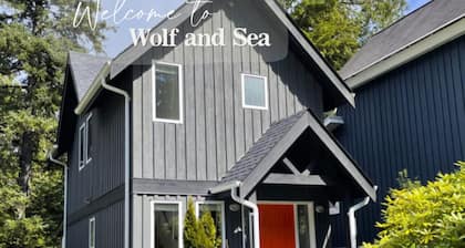 Wolf & Sea Cottage in Ucluelet