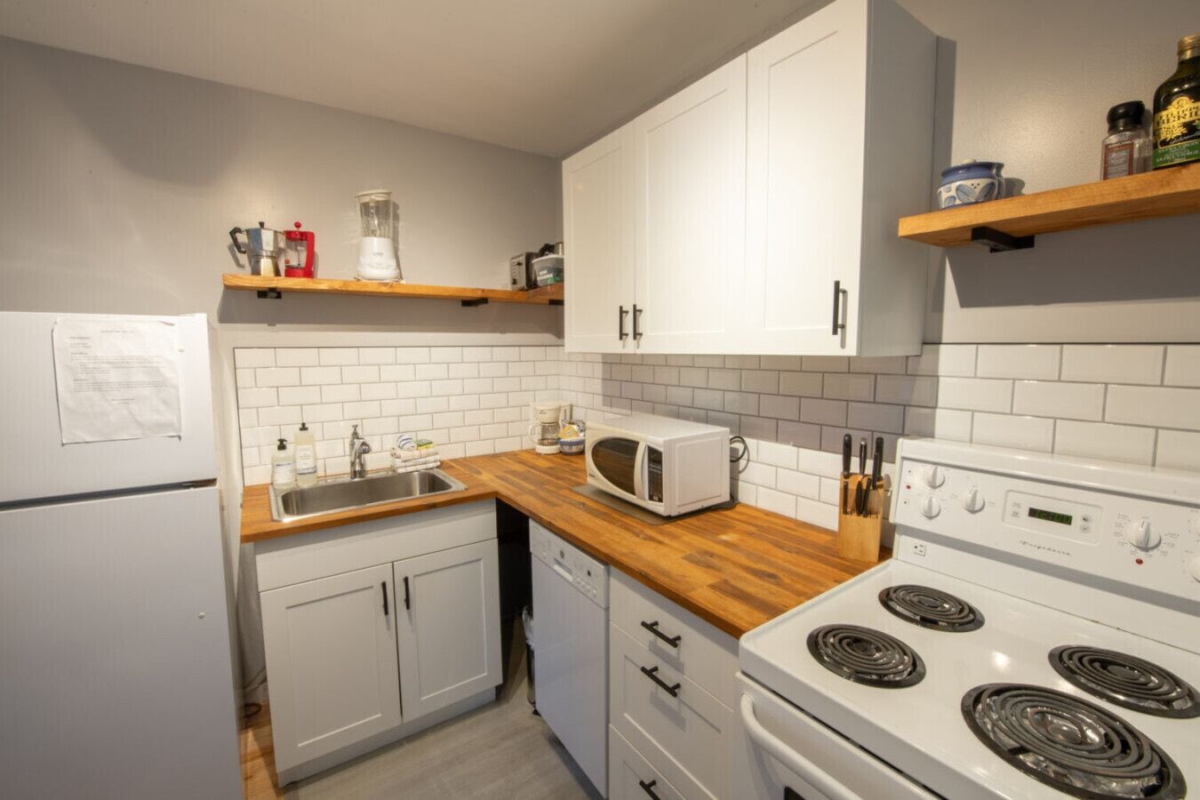 Fridge, oven, stovetop, dishwasher