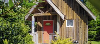Rising Tide Cabin - Steps from Little Beach
