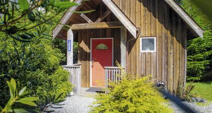 Rising Tide Cabin - Steps from Little Beach