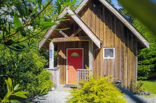 Rising Tide Cabin - Steps from Little Beach