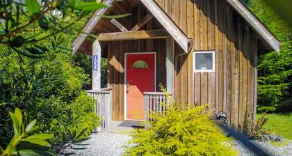 Rising Tide Cabin - Steps from Little Beach