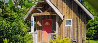 Rising Tide Cabin - Steps from Little Beach