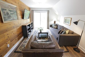 Smart TV, books, stereo