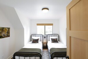 3 bedrooms, desk, travel crib, free WiFi