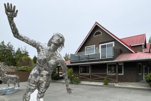 Exterior - Raven Lady Suite 201 - Downtown Ucluelet Condo (Ucluelet)