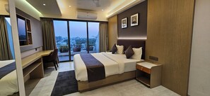 Standard-Doppel- oder -Zweibettzimmer, Balkon, Stadtblick | Kostenloses WLAN