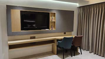 Suite superior, balcón, vista a la ciudad | Wifi gratis