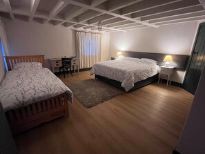 House | 3 bilik tidur, seterika/papan seterika, Wi-fi percuma, cadar katil 