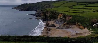 A Converted 300yr old Barn, Valley View-sleeps 8,