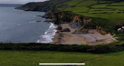 A Converted 300yr old Barn, Valley View-sleeps 8,