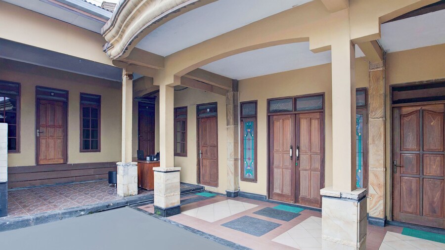 Hotel O Balikpapan near Taman Beruang Madu formerly Palm Cafe Inn