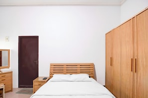Deluxe Double Room | Desk, free WiFi, bed sheets