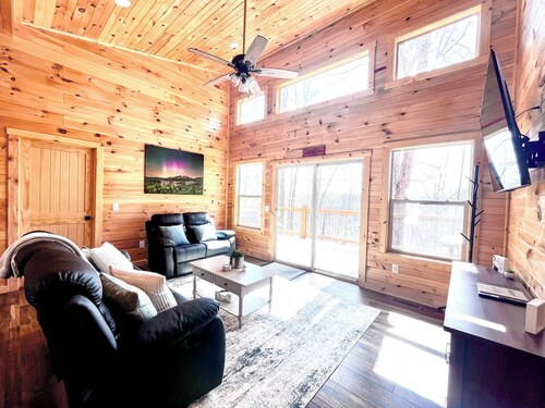 Dwight's Cabin/ RRG / Hot Tub / Views / PMRP Climbing Area