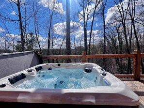 Outdoor spa tub - Dwight's Cabin/ RRG / Hot Tub / Views / PMRP Climbing Area (Beattyville)