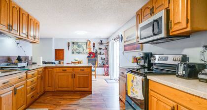 ‼️Charming‼️ Basement Stay with Workspace, AC & Fire Pit