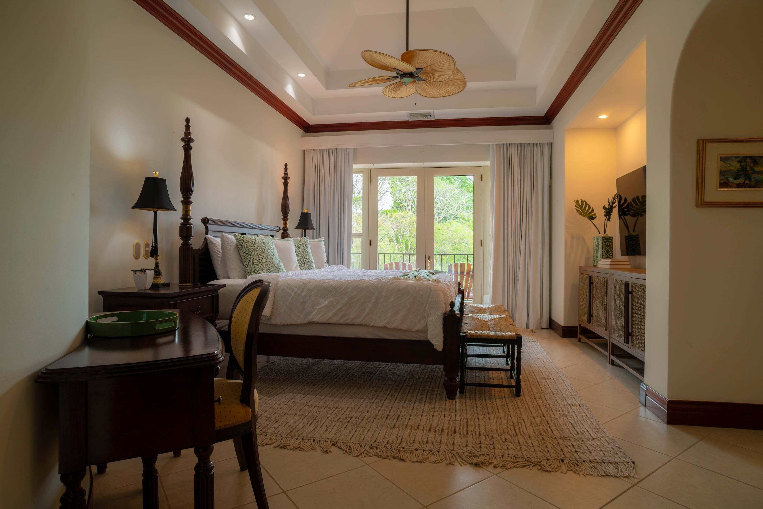 3 bedrooms, iron/ironing board, internet, bed sheets