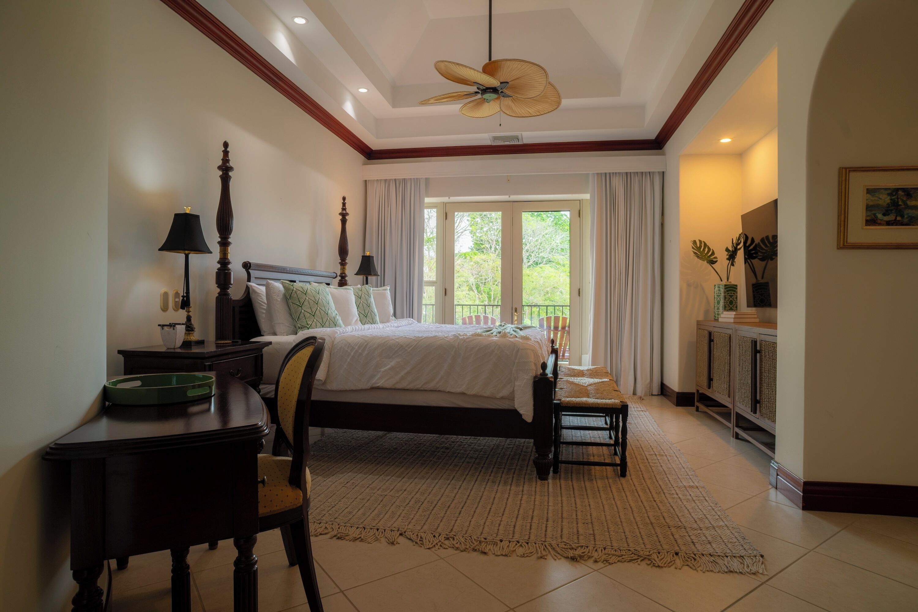 3 habitaciones, tabla de planchar con plancha, internet y ropa de cama 