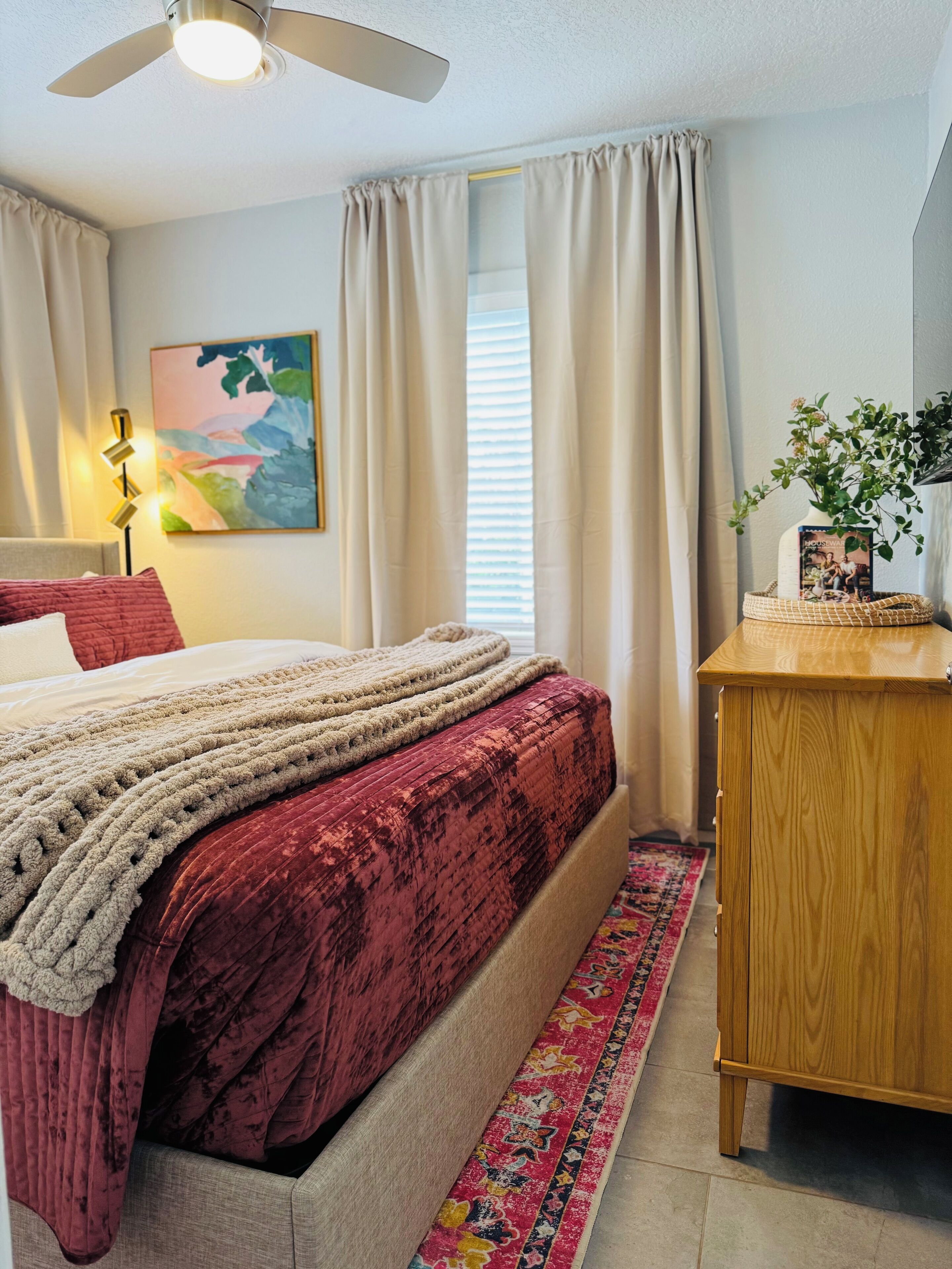 3 habitaciones, escritorio, tabla de planchar con plancha y wifi gratis 