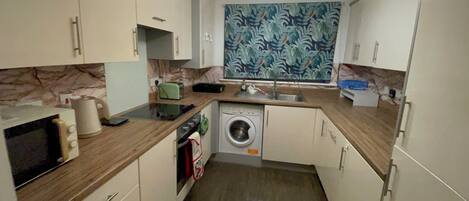 Micro-ondes, four, lave-vaisselle