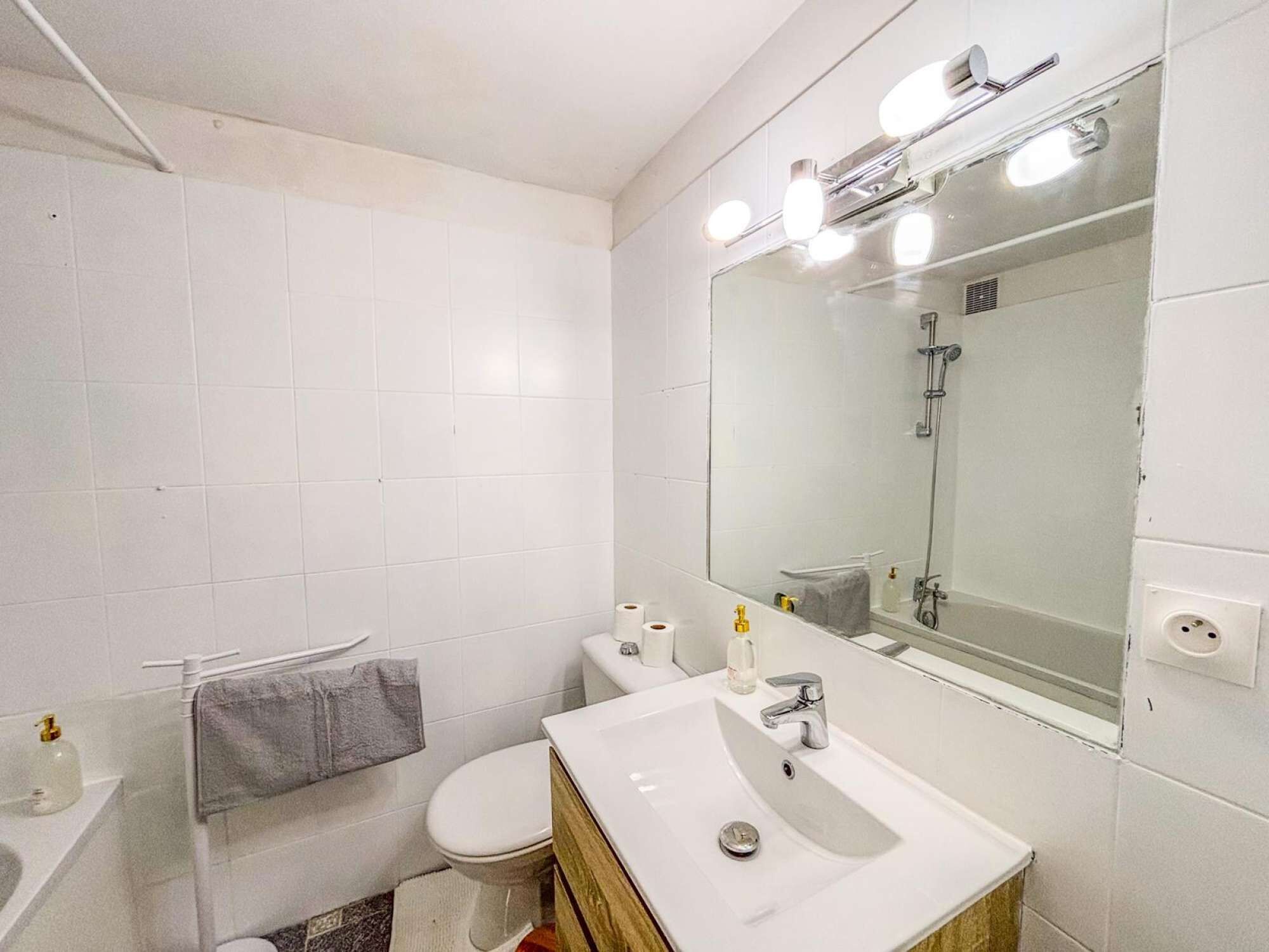 Bidê, toalhas de banho