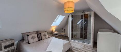 4 bedrooms, WiFi, bed sheets