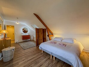 3 bedrooms, WiFi, bed sheets