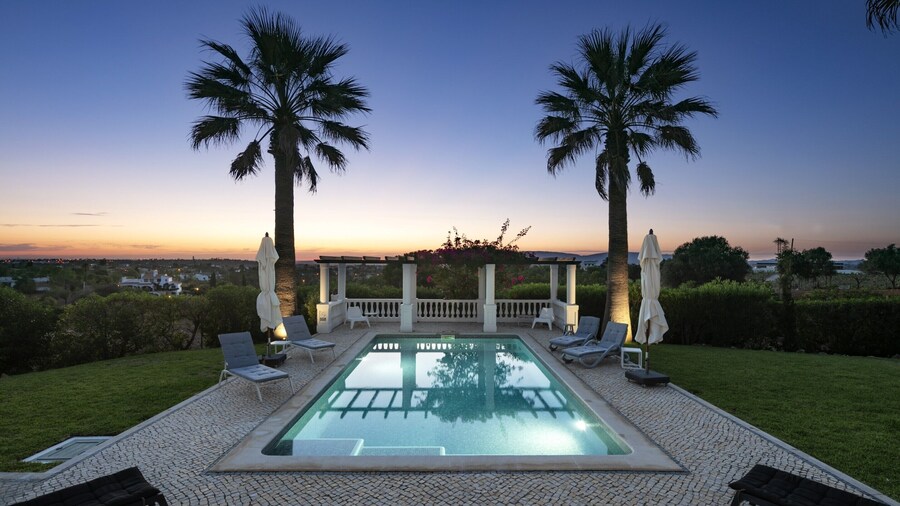 Romantic 3-bedroom Villa Near Carvoeiro