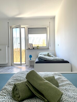 3 slaapkamers, een strijkplank/strijkijzer, wifi, beddengoed