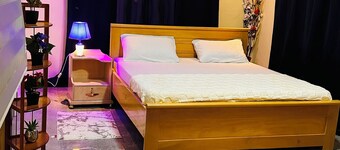 Charming 2-bedroom apartment with AC, WiFi in vibrant Ho