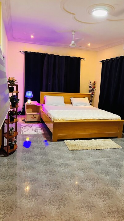 Charming 2-bedroom apartment with AC, WiFi in vibrant Ho