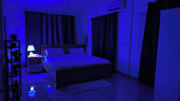 2 bedrooms, iron/ironing board, WiFi
