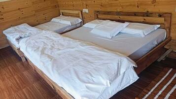 Deluxe Room, Mountain View | Bed sheets