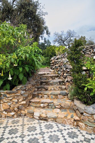 2.5 km from Higuera de la Sierra. Ideal house for families