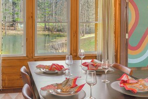 Dining - The Oak & Oar Camphouse (Logan)