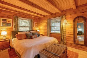 5 bedrooms, desk, iron/ironing board, travel cot