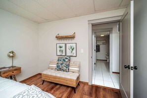 5 bedrooms, iron/ironing board, WiFi, bed sheets