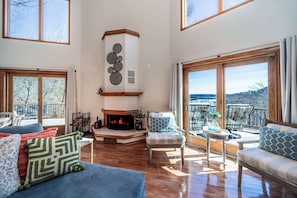 Smart TV, DVD player, offices - Lakefront Luxury | Private Pickleball Court (Garfield)