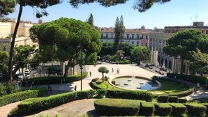 A public square with a fountain, surrounded by well-maintained hedges and trees. - LUCA'S GARDEN B&B IN CATANIA (Catania)