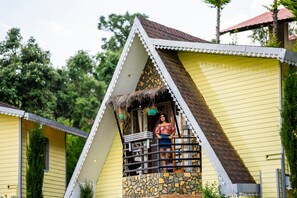 Deluxe Family Room | Balcony view - Moustache Select Mukteshwar (Dhari)