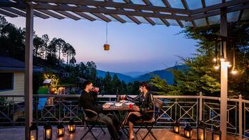 Couples’ dining
