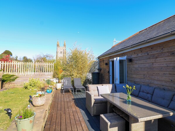 Outdoor dining - Horsemans Barn (Kingsbridge)